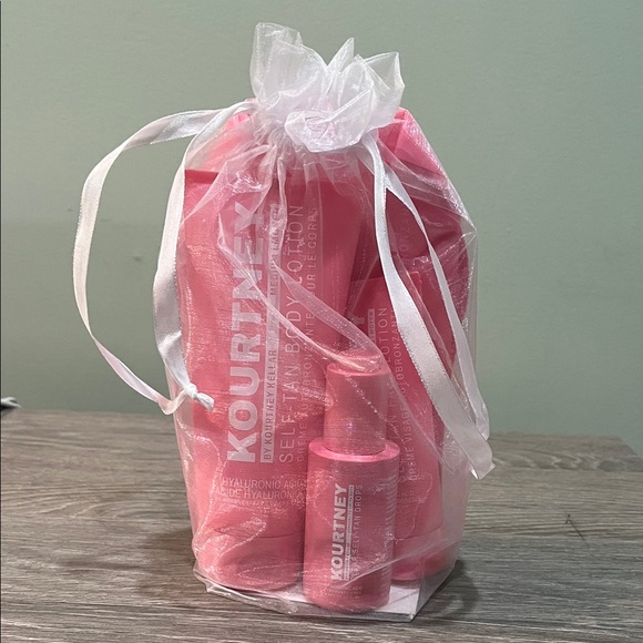 Kourtney Kellar Tanning Set - Picture 8 of 8